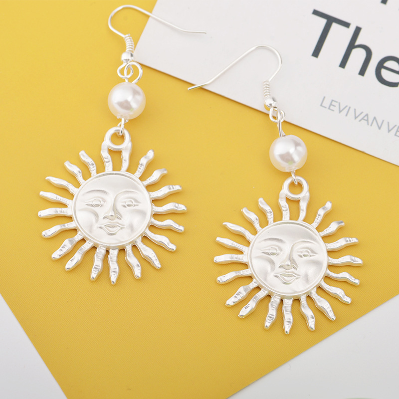 Personalized Pearl Sun Flower Stud Earrings display picture 8