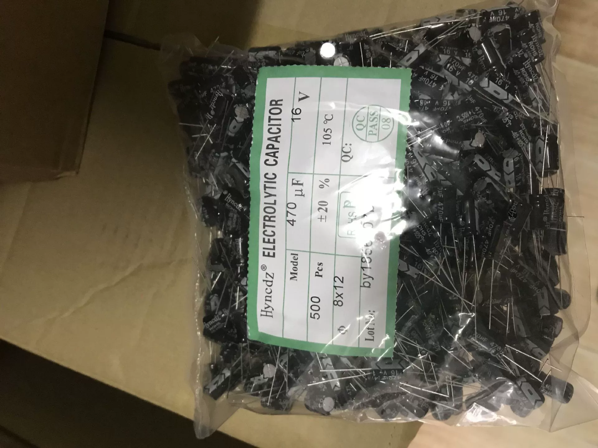 Поставка алюминиевой электролитической емкости Hyncdz 35V470UF