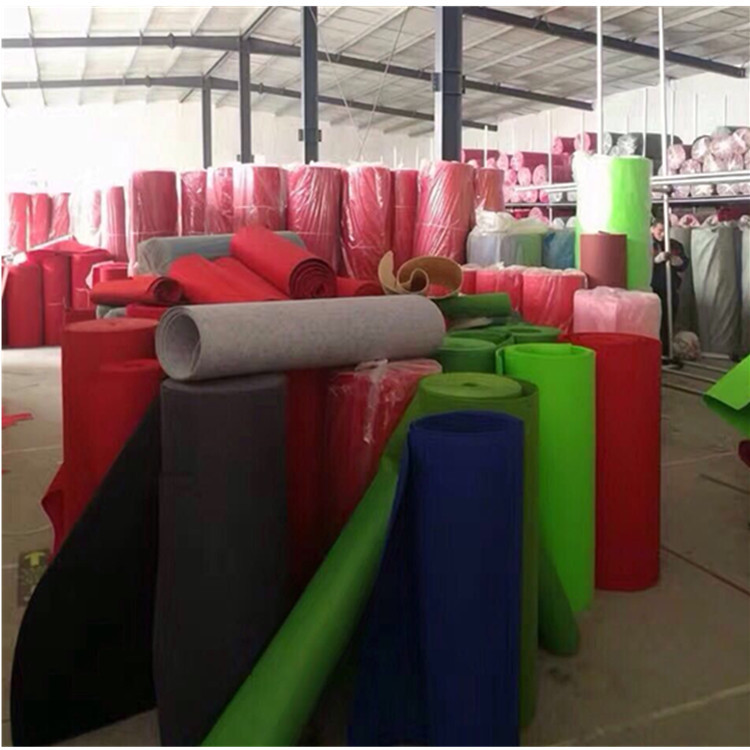 幼儿园装修墙壁隔音彩色无纺布 双面自粘毛毡背景布