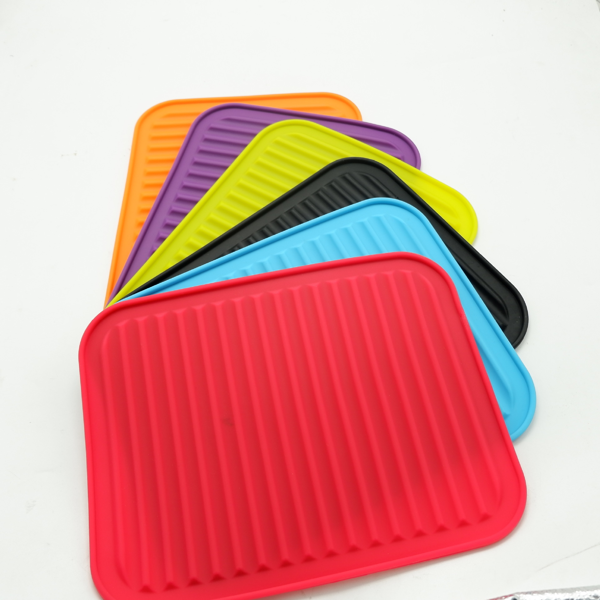 工厂直销隔热垫，食品级硅胶垫，桌面防护垫，定制垫