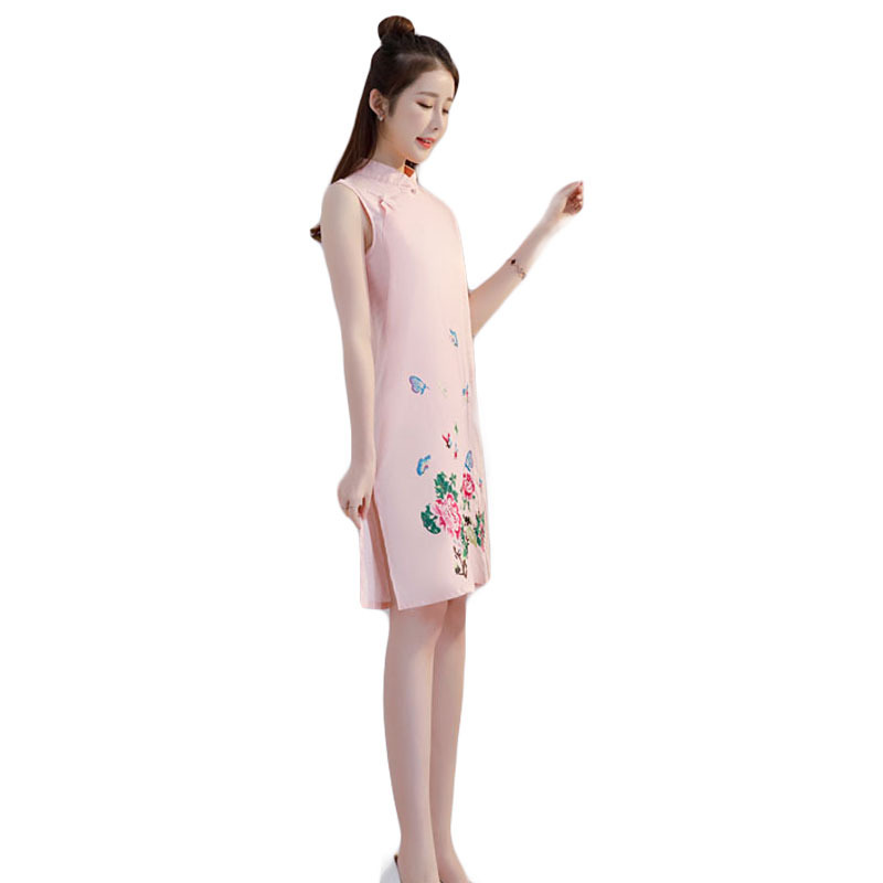 The long sleeveless slender maiden cheongsam dress in the new 2018 ethnic style retro modified embroidered Cheongsam dress