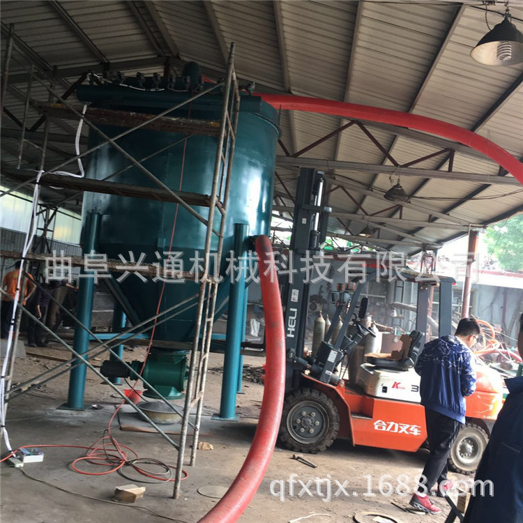 30吨粉煤灰装罐车气力吸料机 散运﹑散卸20吨粉料输送机厂家
