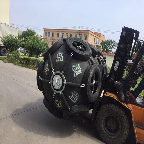 2018年6月20号,香港某海洋工程公司定制的螺纹型靠球完成检验,装车出发了。此次螺纹型靠球中...