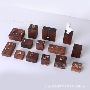 �ں��Ҍ�ľ���s�Ʒ��е����朼ܶ��ľ��