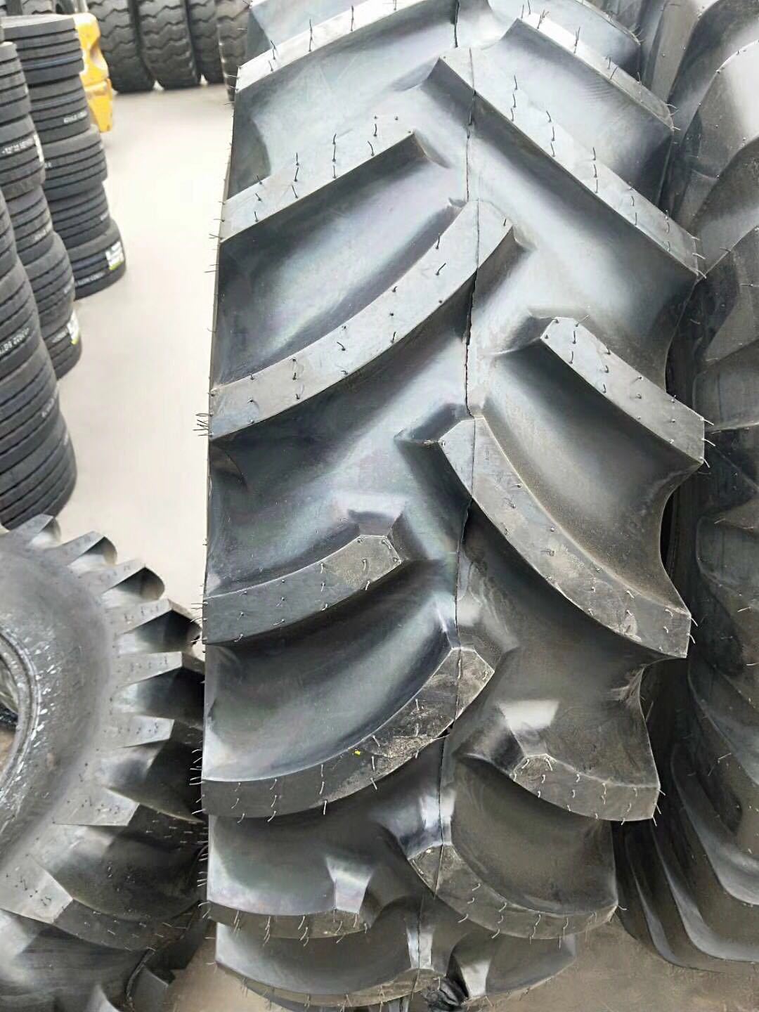 长期供应 12.4-24前进ADVANCE 农用拖拉机人字花纹轮胎耐磨防滑