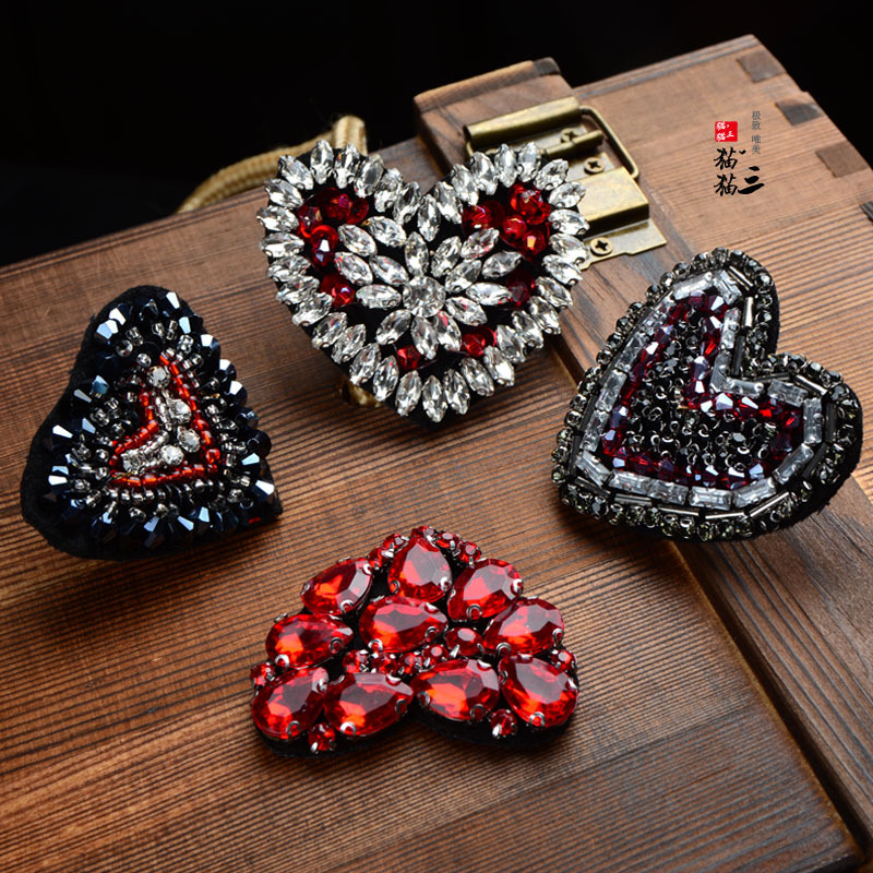 De gama alta de la industria pesada hecha a mano de uñas rhinestone en forma de corazón pegatinas de tela accesorios de ropa bolsa de ropa zapatos parche DIY