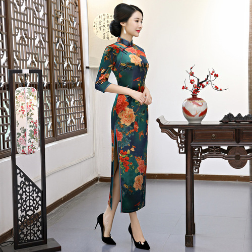 Chinese Dresses Qipao for women robe chinoise cheongsam A woman&apos;s cheongsam jacket for long velvet performance