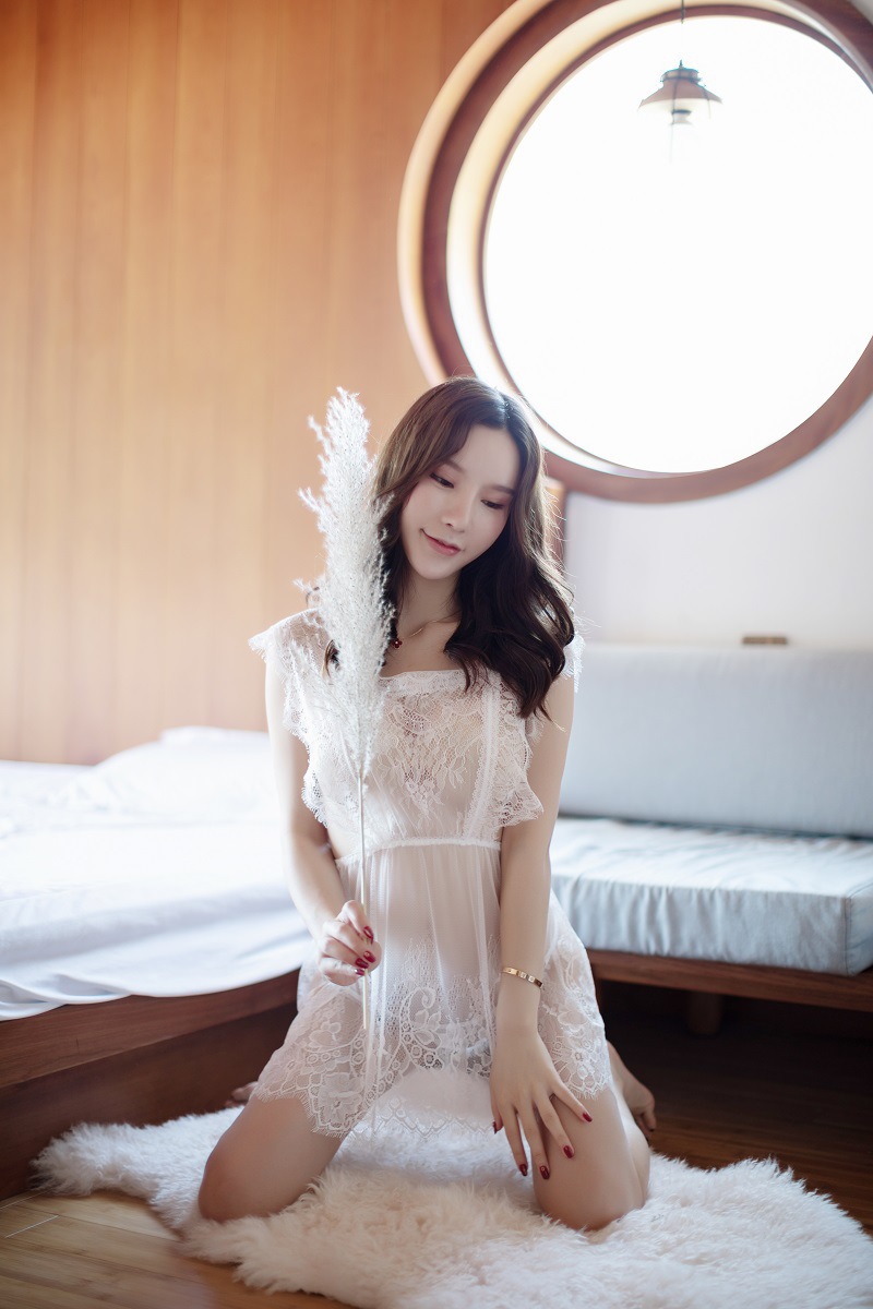 Lace Maid Outfit