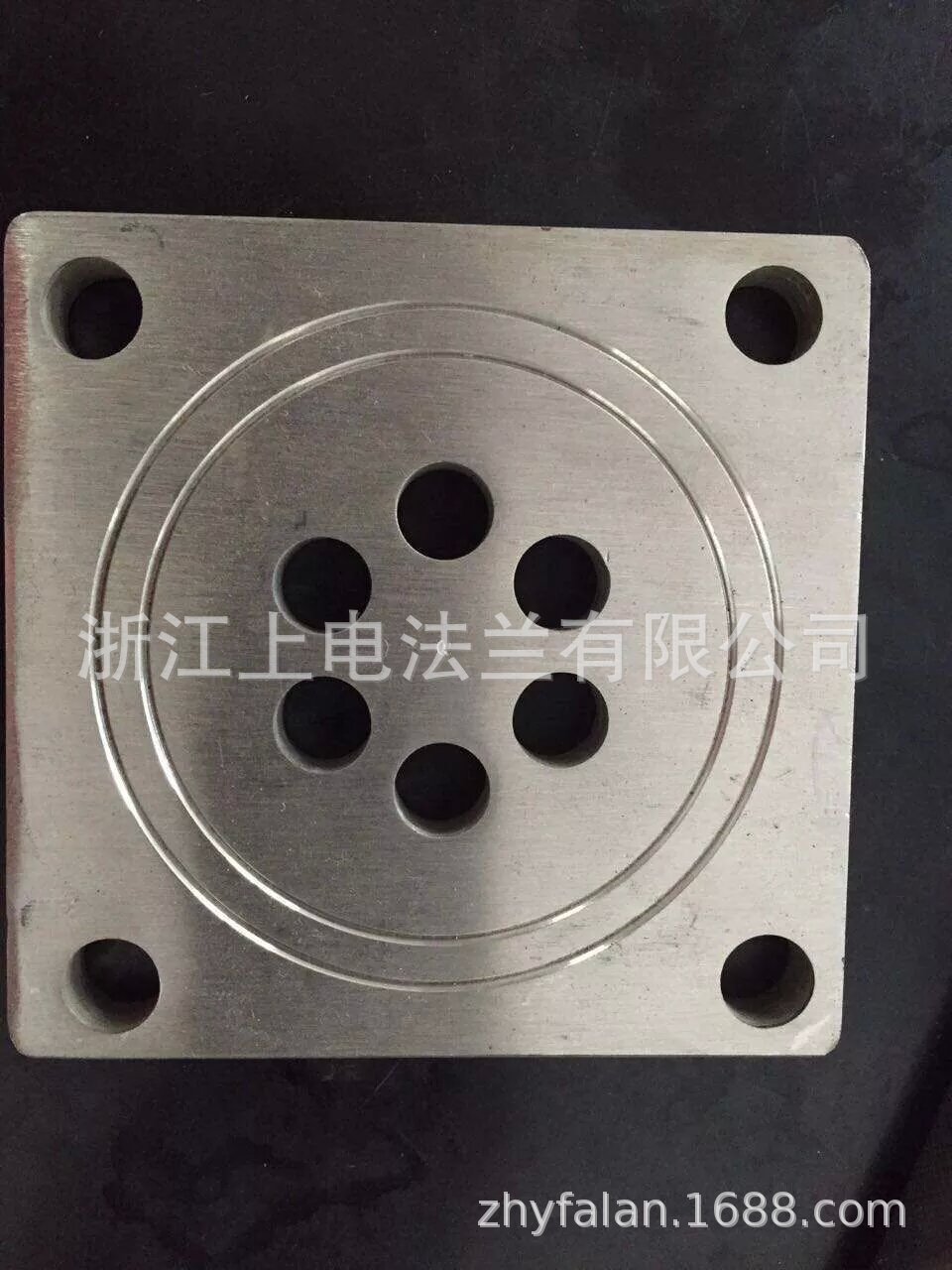 2621396626_753078573.jpg__proc