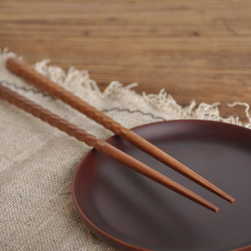 Supply Japanese, Korean, Indonesian ironwood, Korean tortoiseshell wooden chopsticks, hand-carved Japanese cuisine sushi wooden chopsticks wholesale