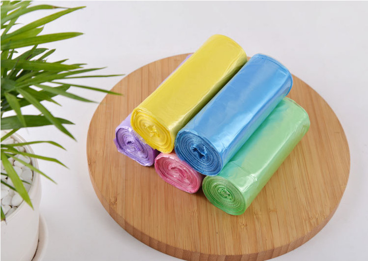 复制_黑彩色垃圾袋 常规连卷式平口式 垃圾袋厂.jpg