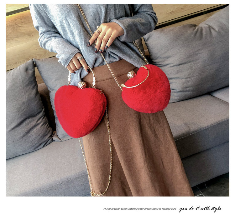 Fashion Heart-shape Plush Shoulder Messenger Portable Bag display picture 5