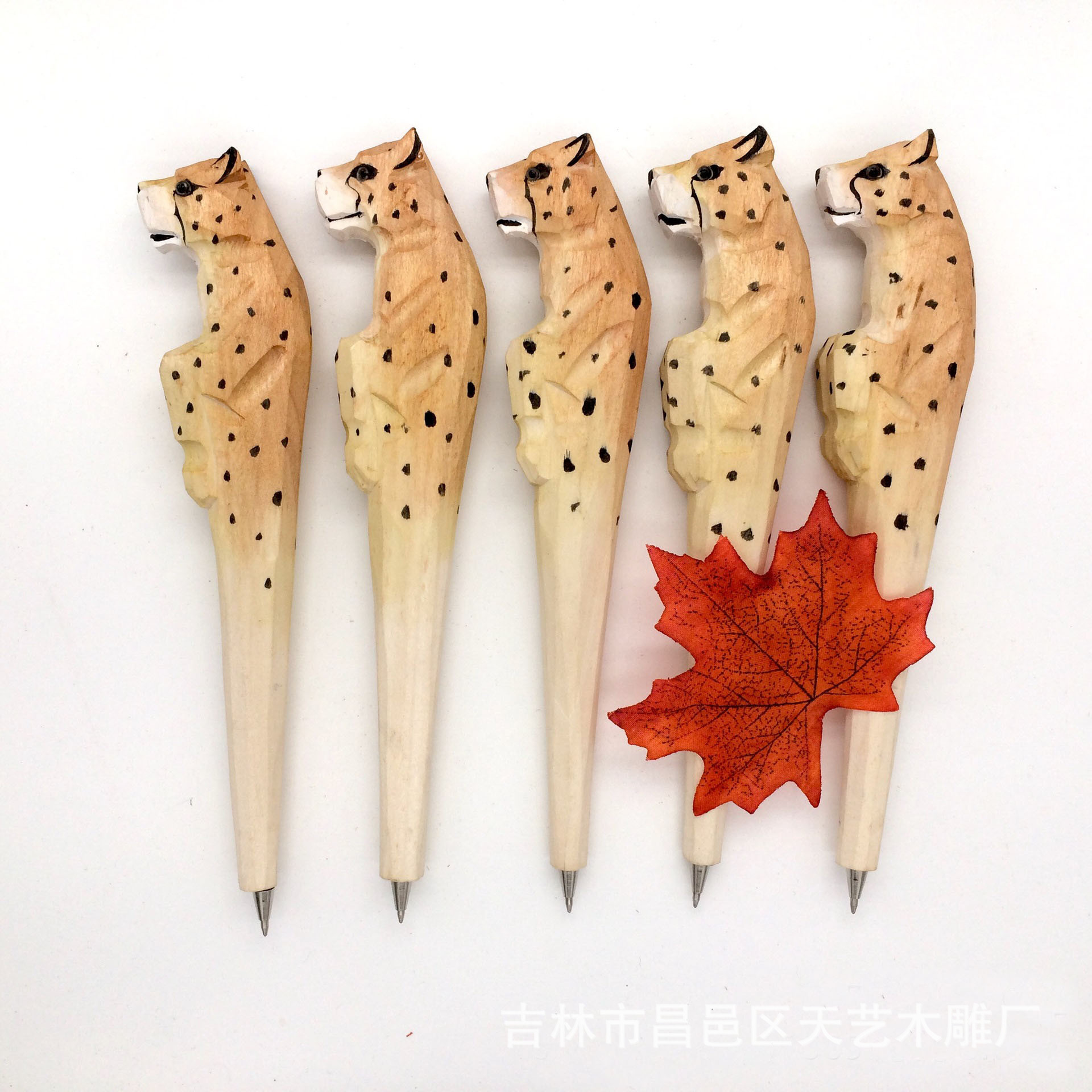厂家直销纯手工木雕动物笔 创意木雕抬腿豹圆珠笔 可更换笔芯笔