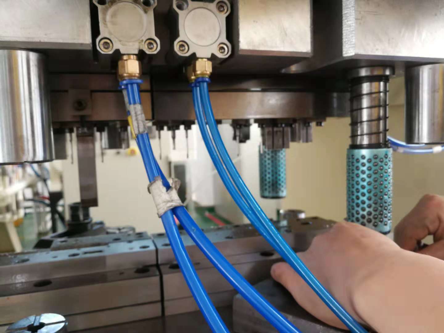 模具内置气缸自动控制系统 散热器冲压 非标气缸控制系统冲压控制