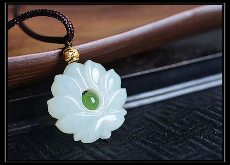 Wholesale Natural Quartzite White Jade Lotus Pendant Female Style Carved Double Sided Lotus Flower Gold Bead Bead Necklace Jade Pendant Pendant