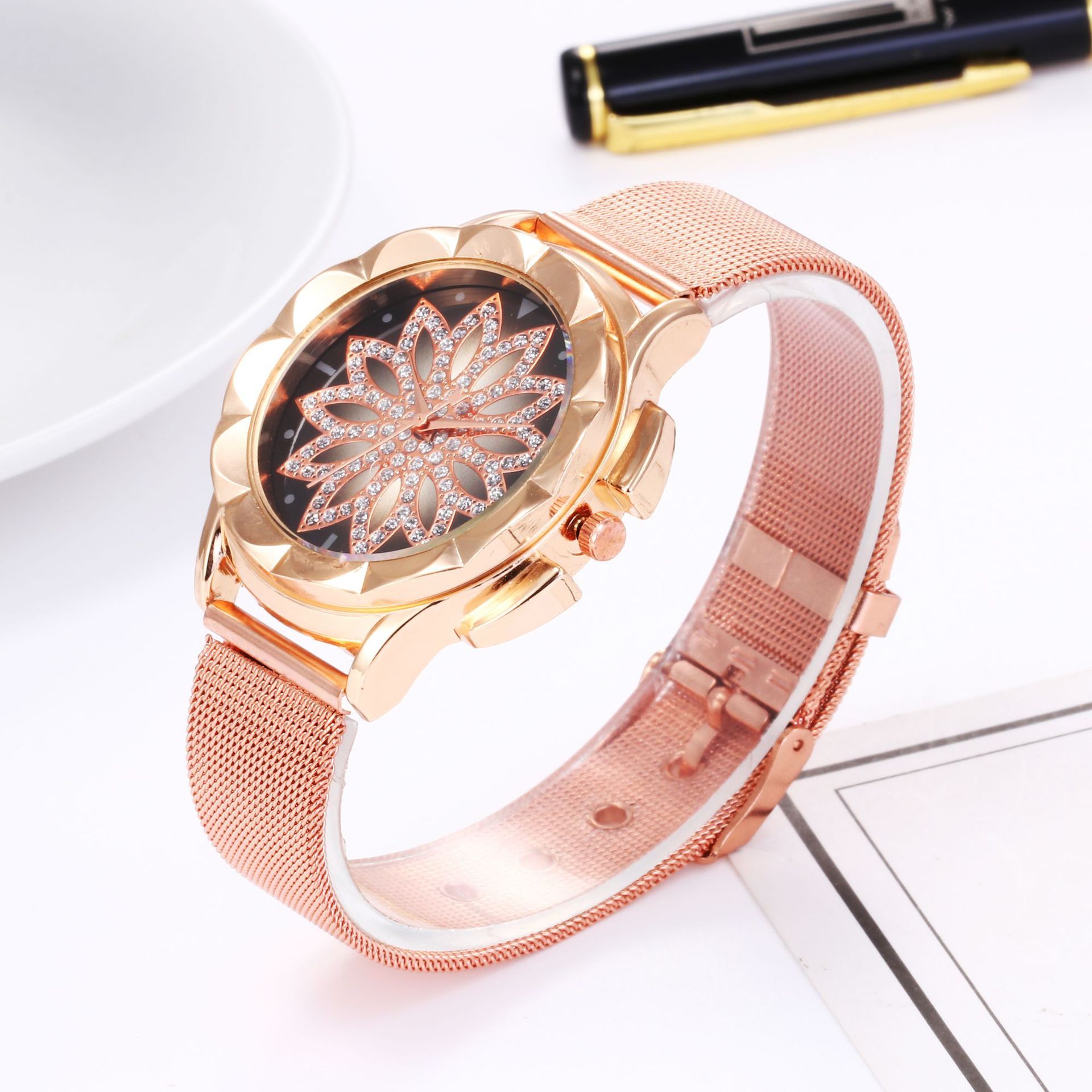 Cost performance  Stainless steel mesh diamond inlaid women's watch, clock in operation, dial with simple scale, quartz watch_voghion.com