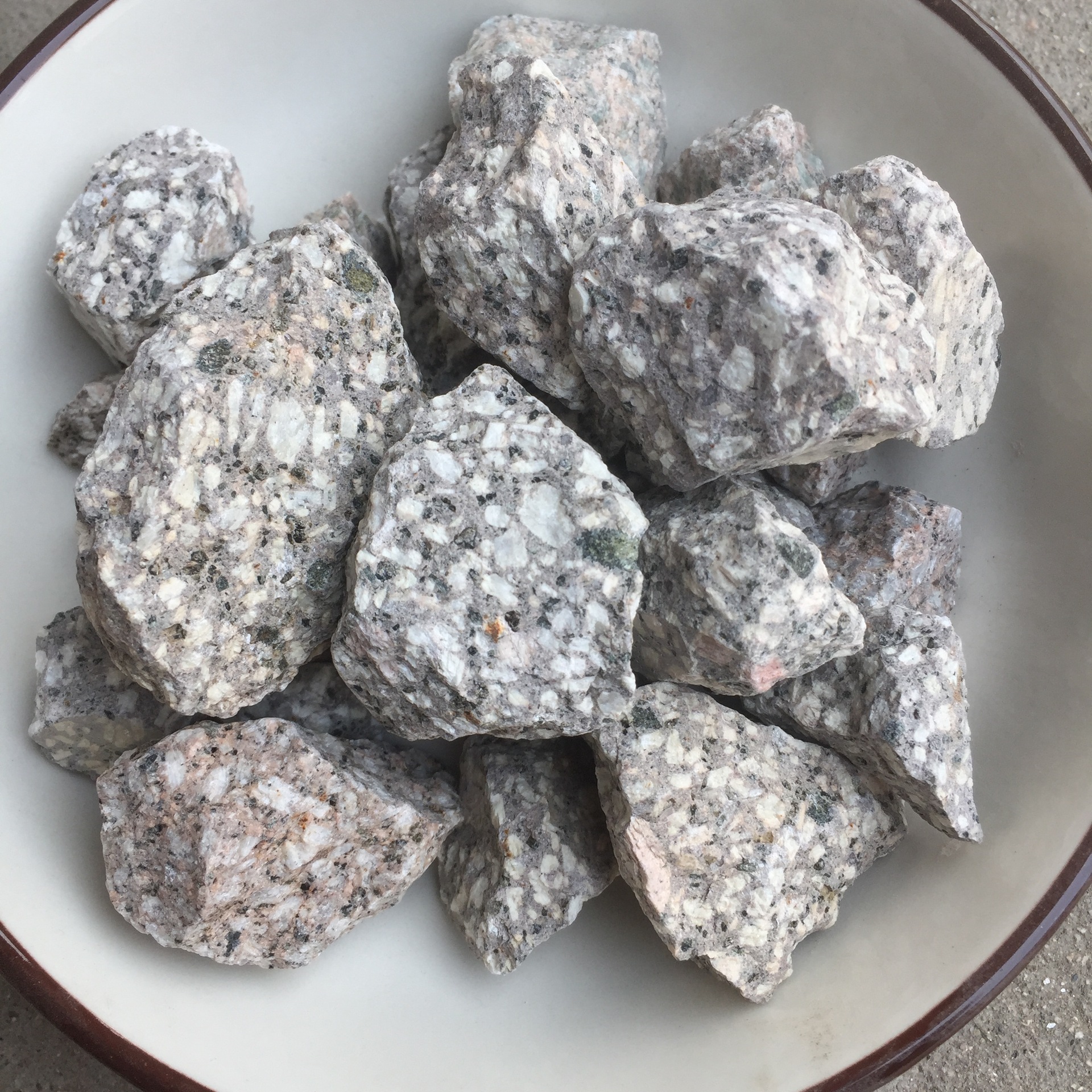 厂家供应鱼缸过滤用中华麦饭石水族用硬质麦饭石