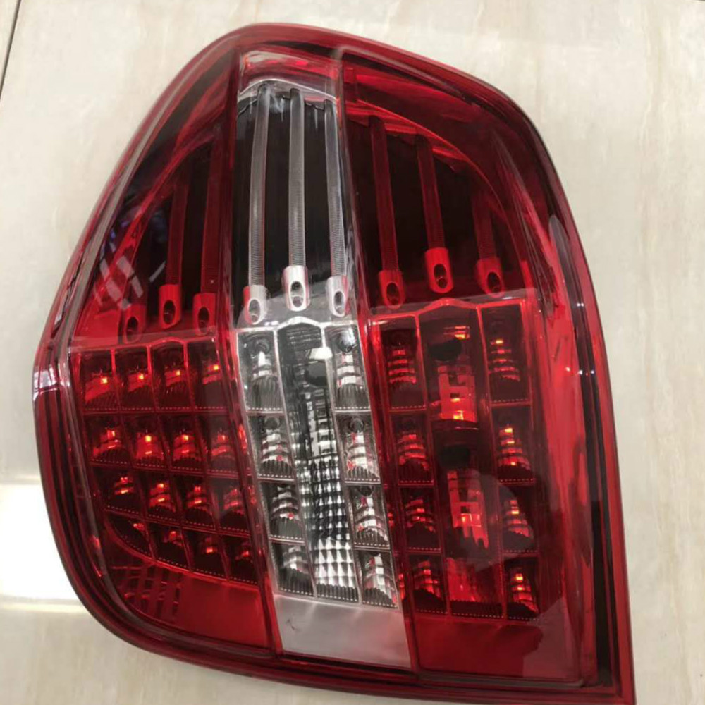 专业加工汽车塑料车灯模具、汽车尾灯模具、各种汽车车灯塑料模具