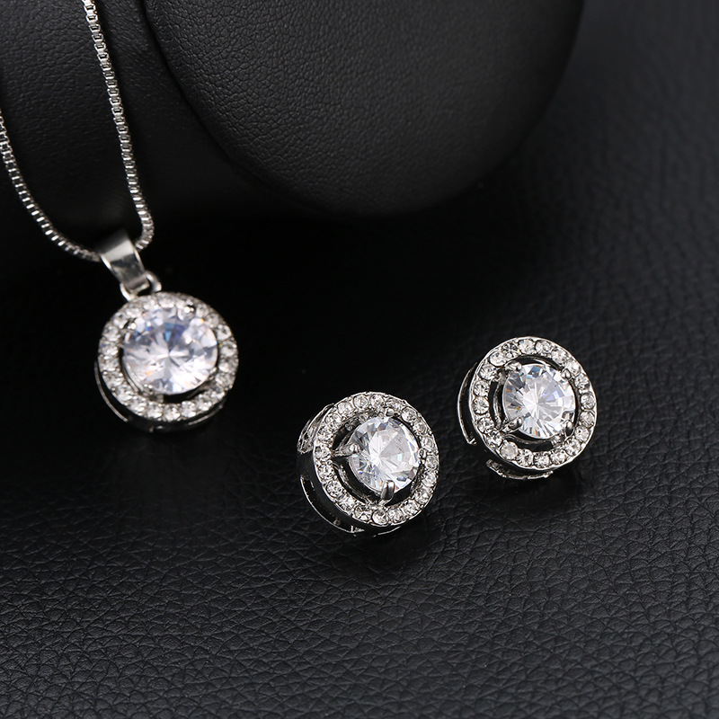 New Jewelry Fashion Temperament Necklace Earrings Two-piece Geometric Round Zircon Suit Earrings Pendant Wholesale Nihaojewelry display picture 2