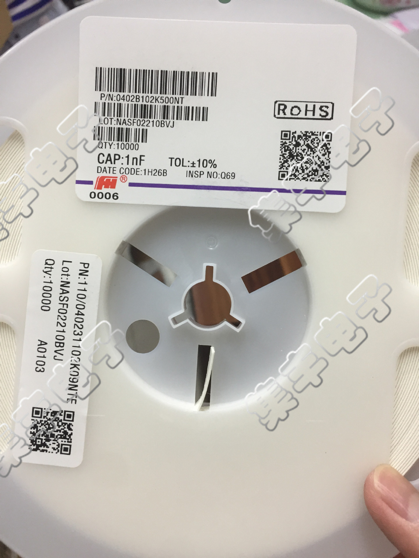 贴片风华电容 0402(1005) 102K 1nF 50V 10% 实物拍摄