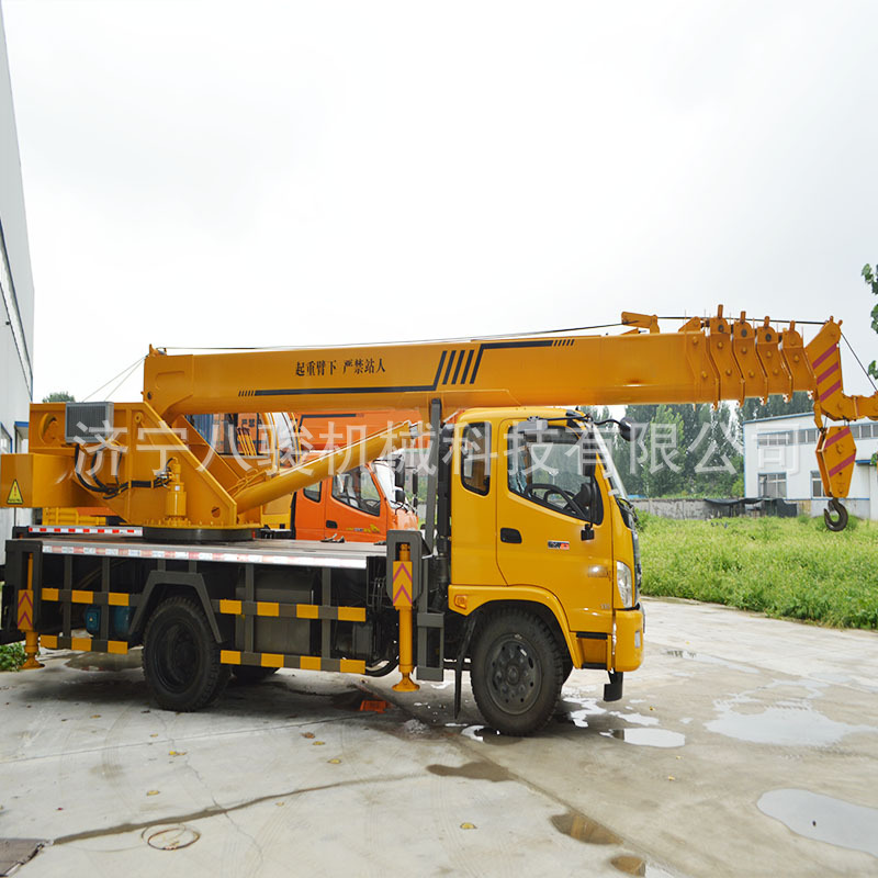 山东12吨吊车生 产厂家 国五排放标准可上牌子12吨汽车吊福田130