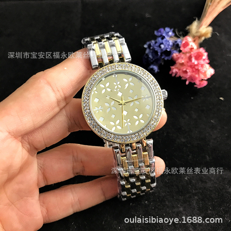 Trendy Girls Personalized Fashion Quartz Watch Four-leaf Clover Double Row Diamond Scale Fashion Watch Ladies White Collar Watch