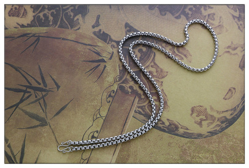 Stainless steel square pearl Guan Gong Guanyin Buddha Thai Buddha pendant pendant jade pendant with chain titanium steel men and women necklace