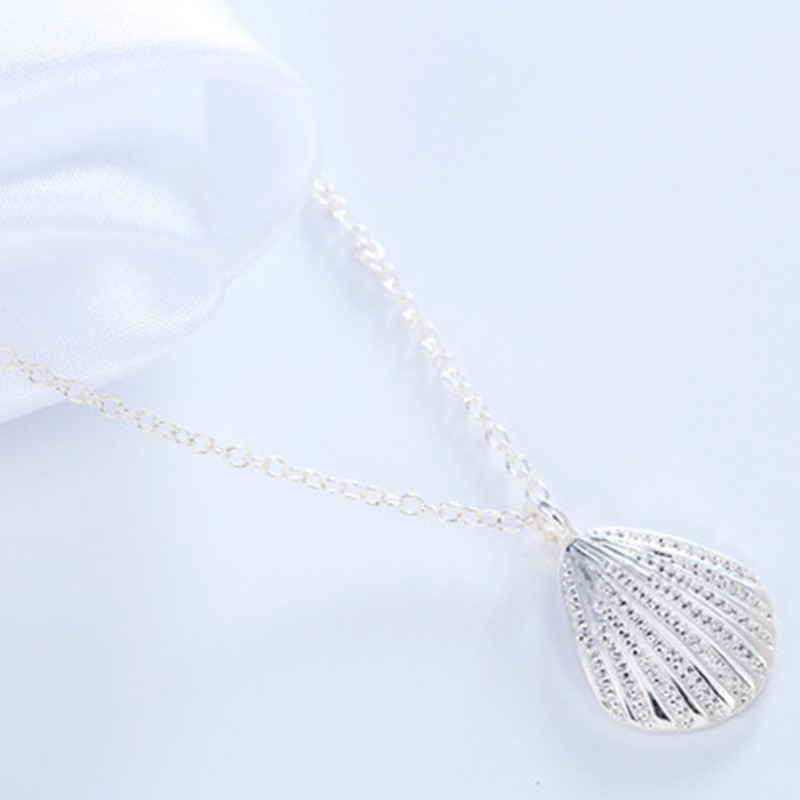 Marine Life Scallop Conch Shell Pendant Necklace Gold And Silver Female Clavicle Chain Wholesale display picture 10