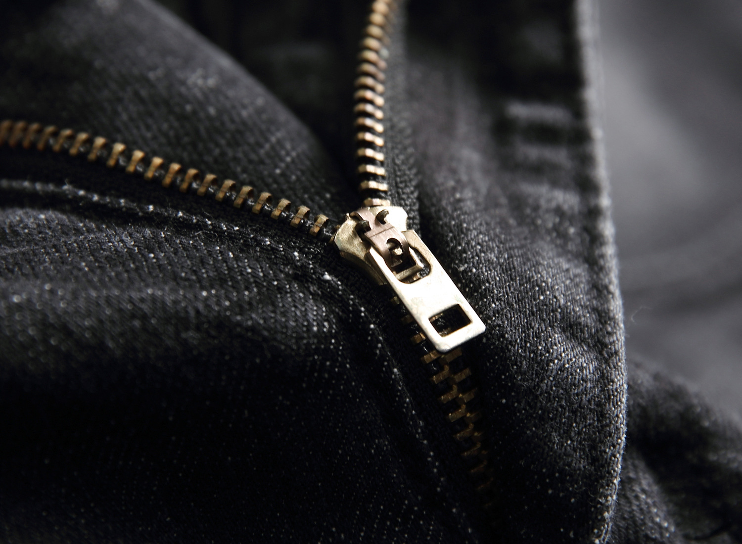 Pantaloni da uomo elastici neri di alta qualità con toppe rovinate, pantaloni da uomo personalizzati e alla moda_voghion.com