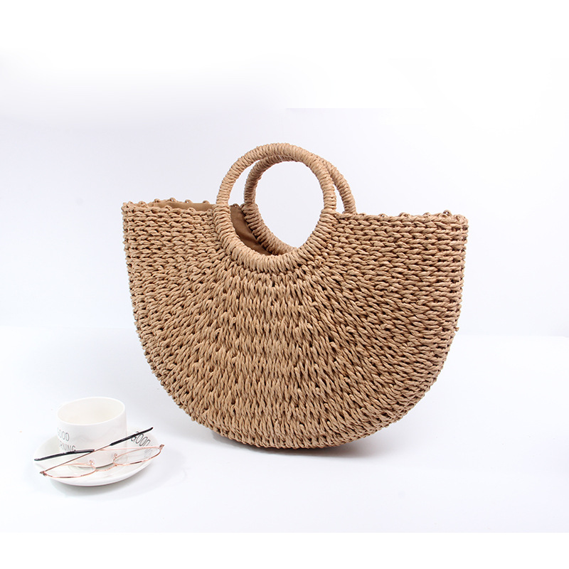 A spring and summer new straw woven bag...