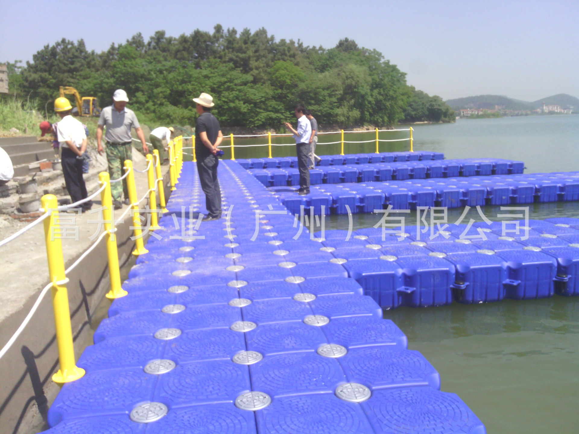 浮筒出租防紫外线抗老化浮箱码头PE塑料养殖网箱水上娱乐设施浮台-阿里巴巴