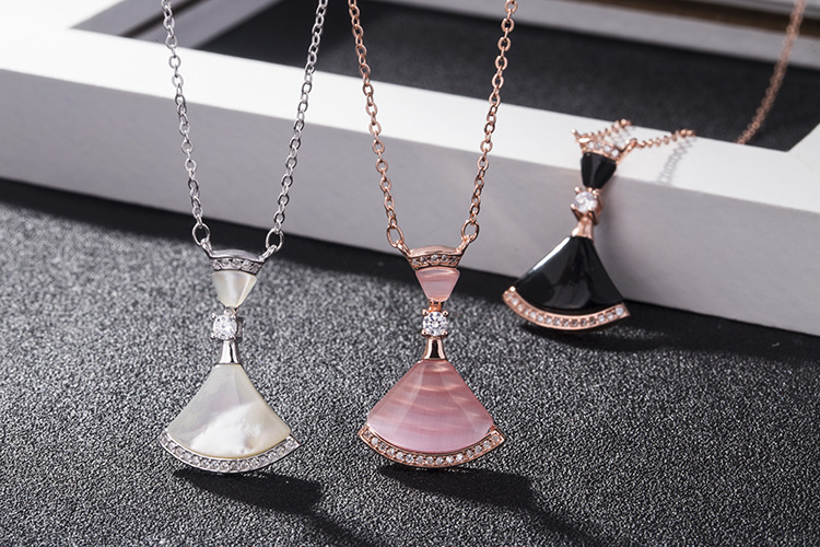 Elegant Simple Style Dresses Sterling Silver Plating Inlay Rhinestones Agate Shell Pendant Necklace display picture 6