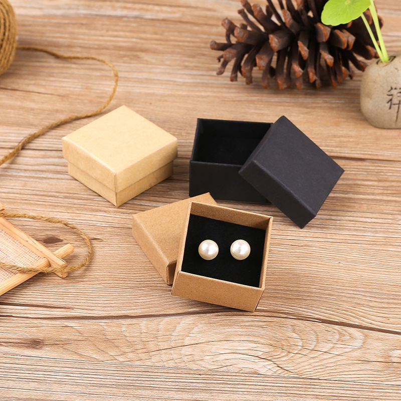 Vintage Style Solid Color Kraft Paper Jewelry Boxes display picture 1