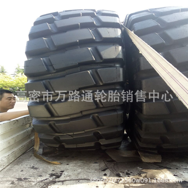 运粮机29.5R25轮胎E3块花纹装载机工程铲运机26.5r25运梁机轮胎