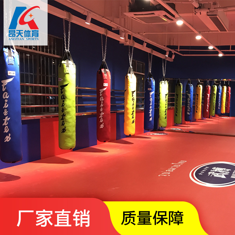 Mayorista bolsa de arena sólida colgante doméstica para niños adultos bolsa de arena de entrenamiento de lucha impresa logo gratuita bolsa de arena de boxeo