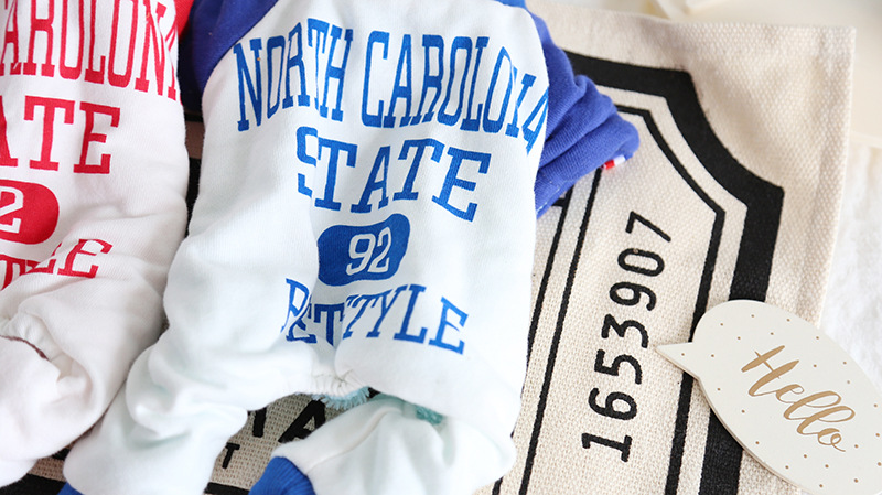 字母三色带四脚衣