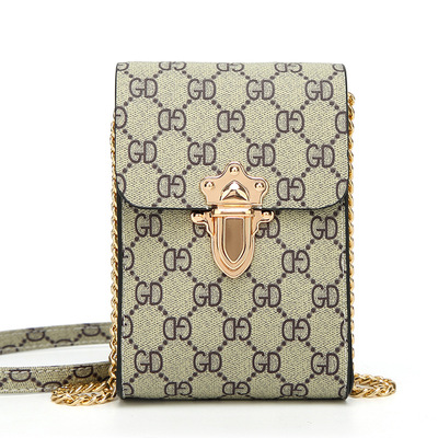 2020新款女式斜跨包百搭链条手机包印花字母女包迷你小包一件代发