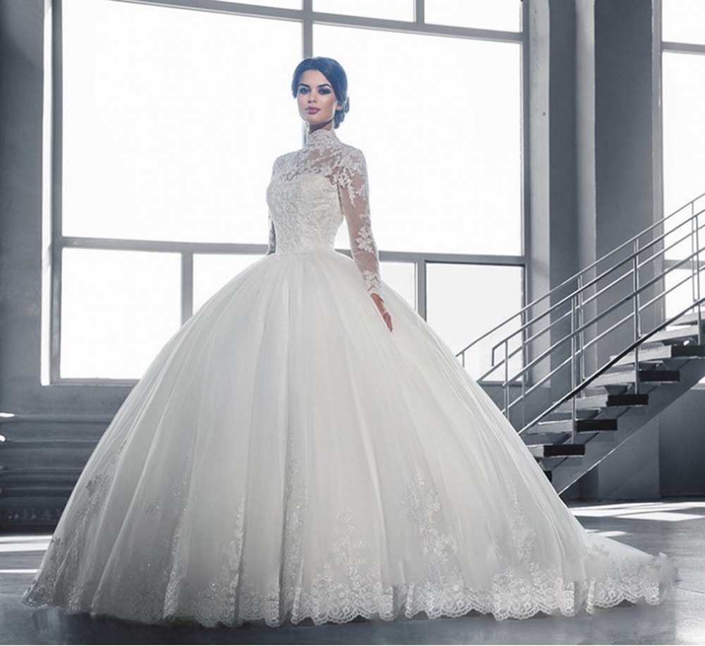 New wedding lace row flower long sleeve large tail tutu skirt Bride wedding dress factory wholesale