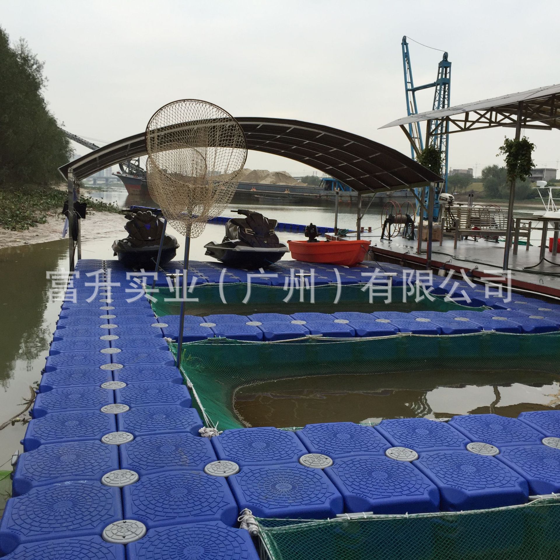 浮筒出租防紫外线抗老化浮箱码头PE塑料养殖网箱水上娱乐设施浮台-阿里巴巴