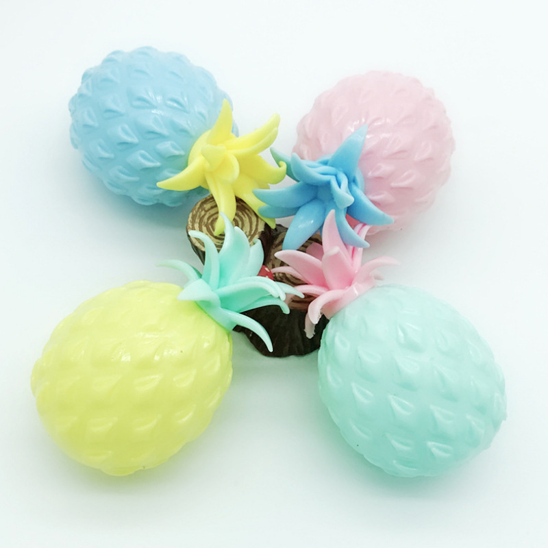 Suministro transfronterizo Nueva simulación de ventilación exótica pequeña piña descompresión ventilación piña pizca Bola de uva ventas directas de la fábrica