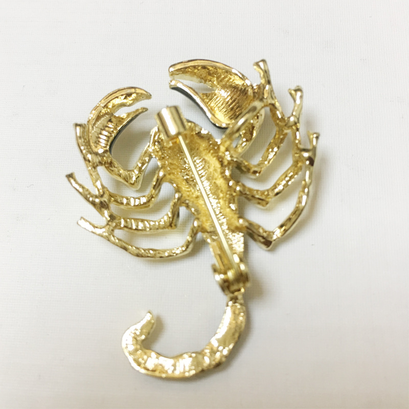 Nuova popolare spilla di scorpione nero, spilla in lega di pittura a olio di fascia alta_voghion.com