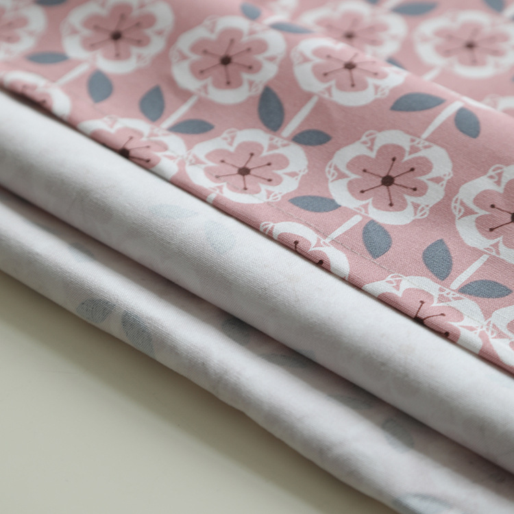 Moderne minimalistische Couchtisch- und Esstischdecke aus doppelgewebtem, dickem Canvas mit Blatt- und Blumenmuster, komplett aus Baumwolle._voghion.com