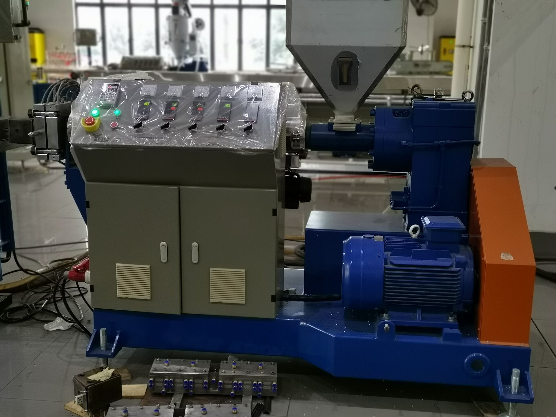 燿安供应异型材挤出机线槽ABSPVCPS挤出生产线