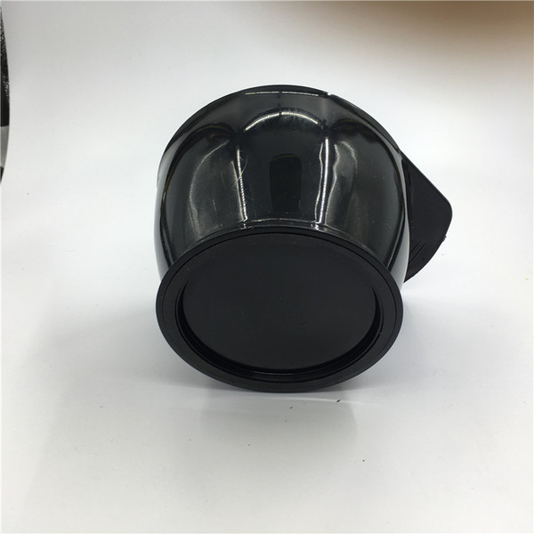 Manufacturers supply large hats and bowls of oily bowls for hair…