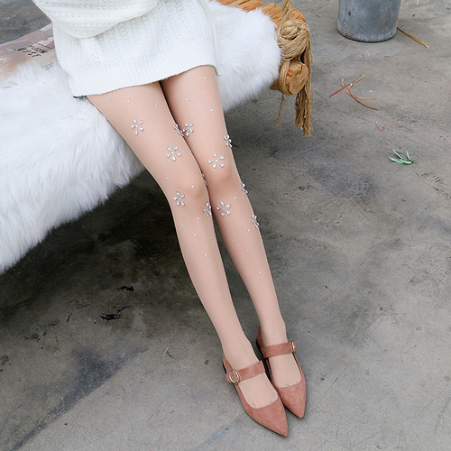 A set of lace-toe socks with small floral designs and rhinestones, perfect for spring and autumn, Korean sweet women's socks, for children.