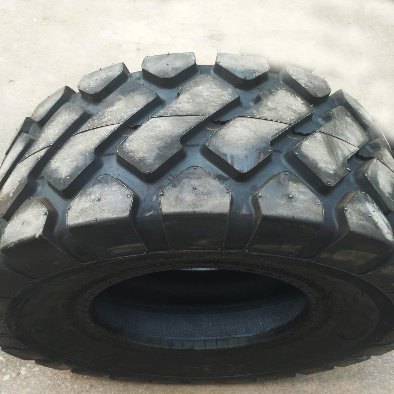 厂家销售 16/70-20 装载机轮胎 工程机械轮胎 发货及时