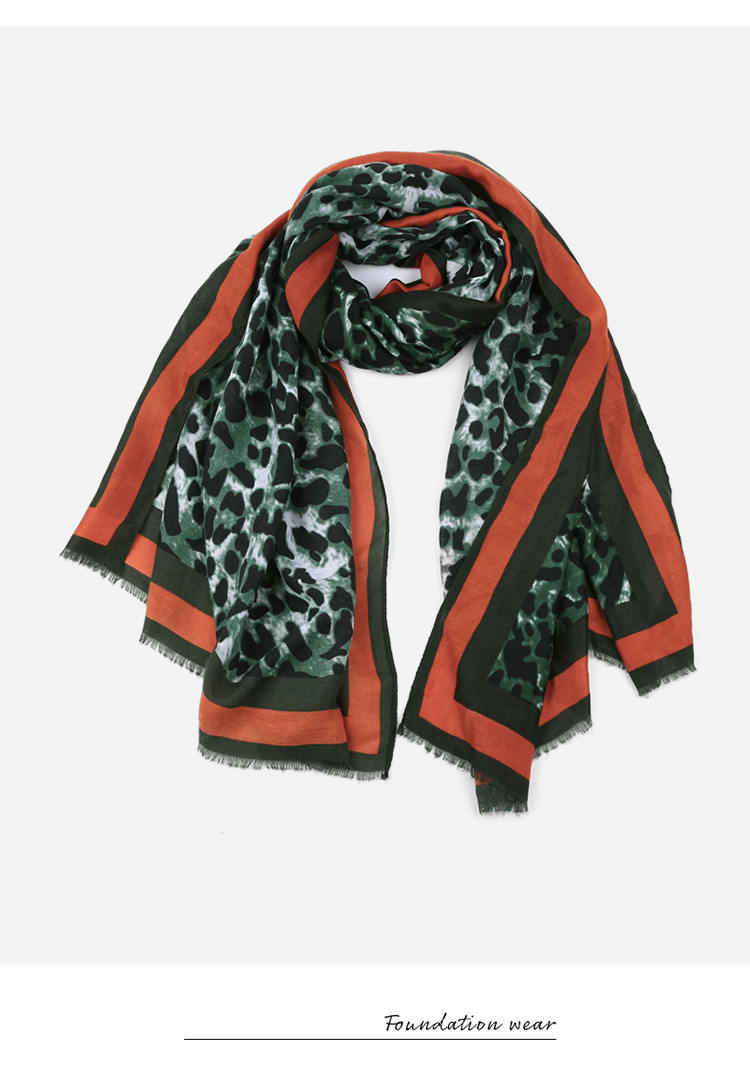 170g Weight Women's Retro Classic Style Printing Leopard Cotton Scarf