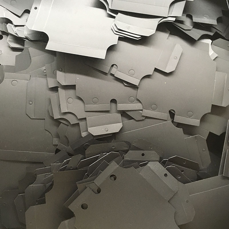 ����ģ�мӹ��͸�����ȼ�����ɫPET��ԵƬ����������״����׼