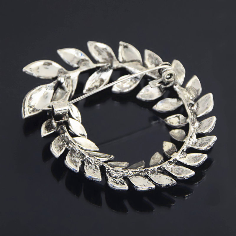 Olijftak broche met strass reversspeld voor kostuums_voghion.com