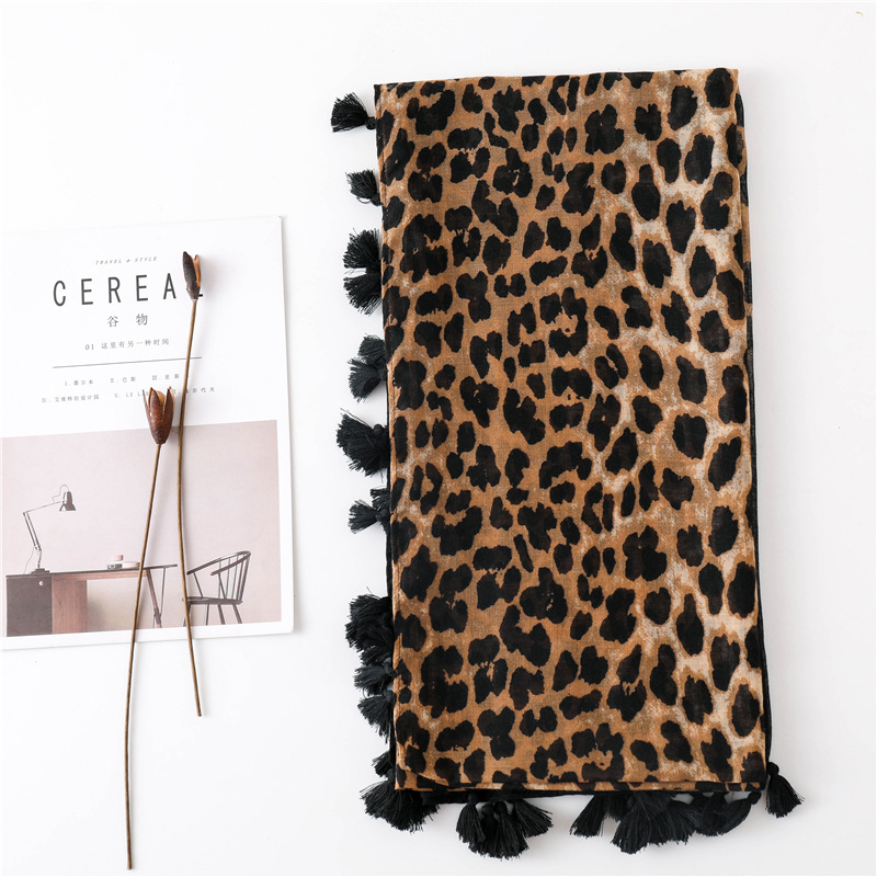 Fashion Cotton And Leopard Print Gradient Women&#39;s Scarf Long Dual-use Shawl display picture 2